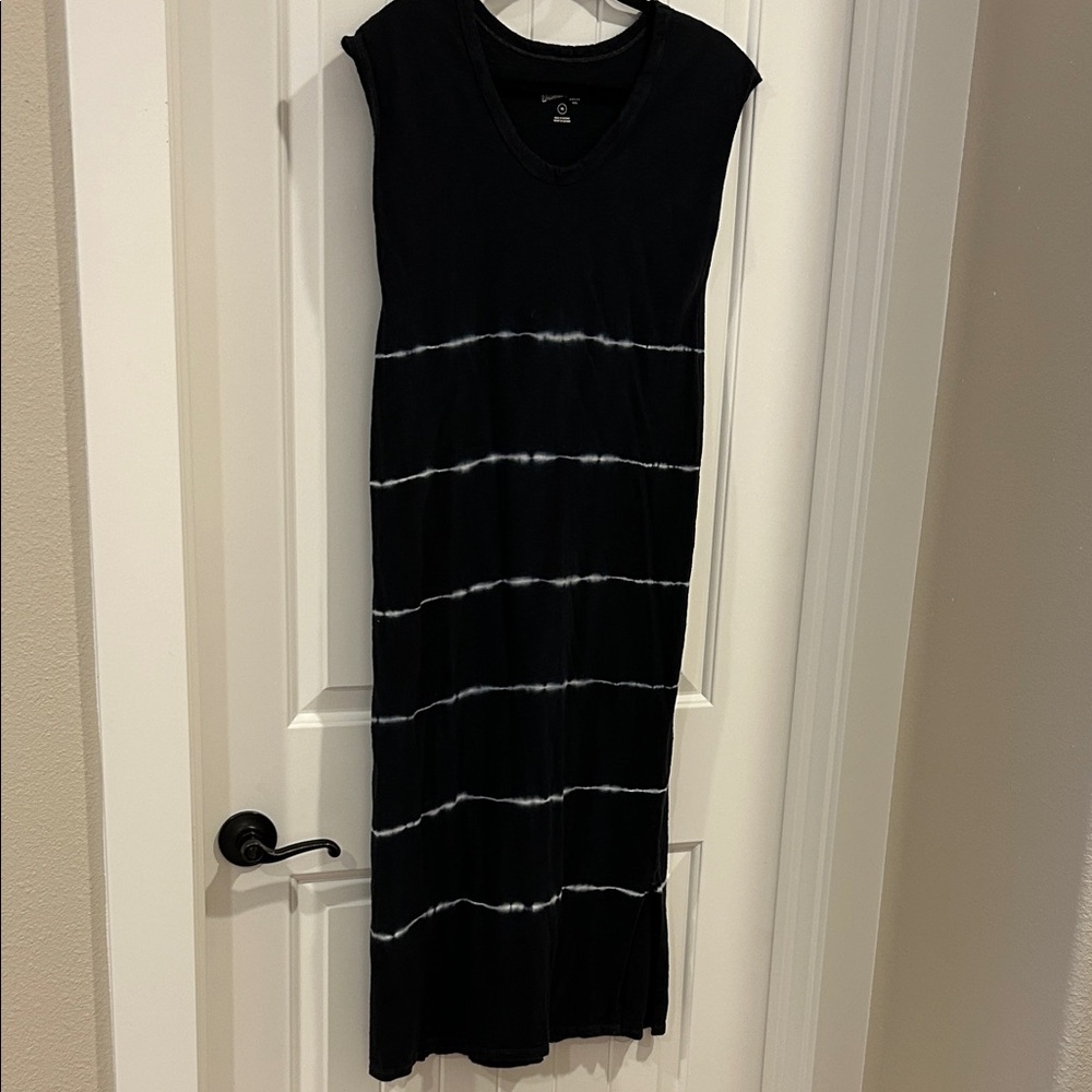 Universal Thread Black and White Striped Midi Dress